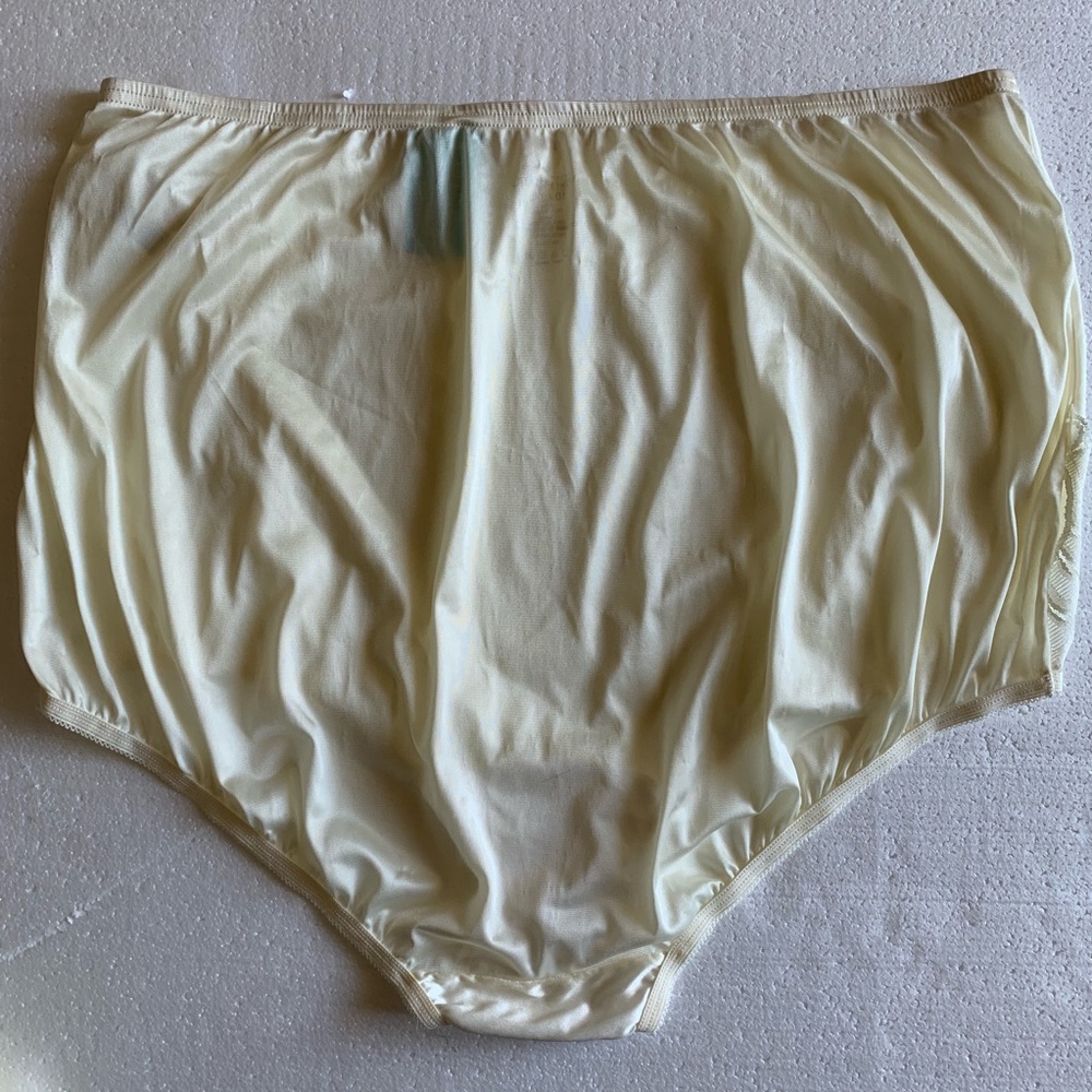 Vanity Fair 11/4XL Brief Panties - Picture 2 of 7